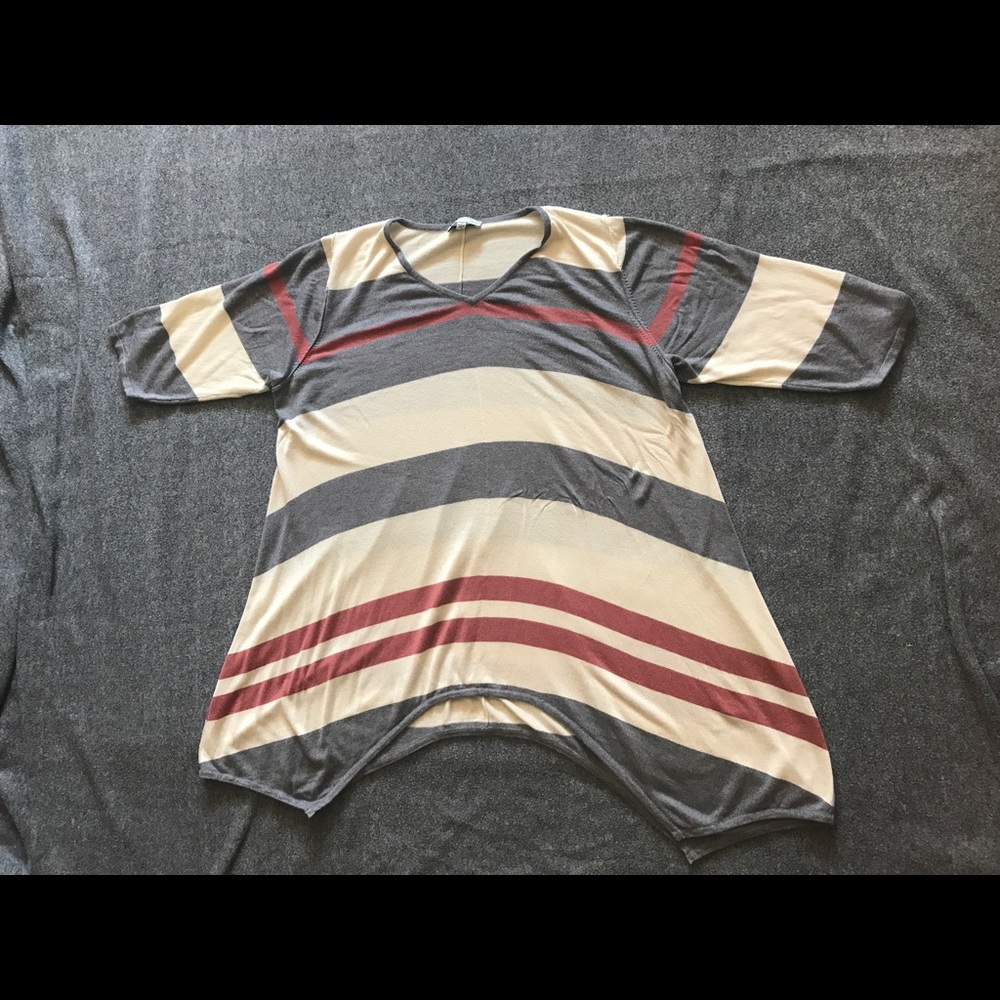 Cute striped flowy top.