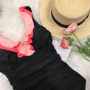 Well fit onepiece bathing swimsuit