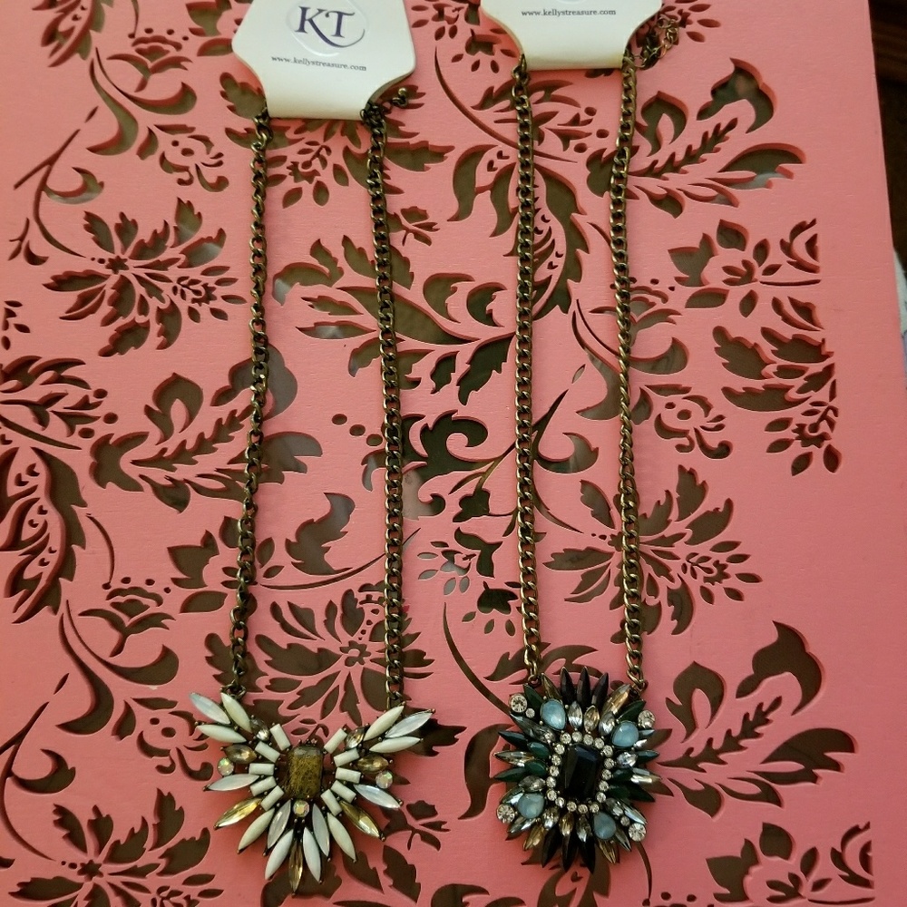 Necklace lot