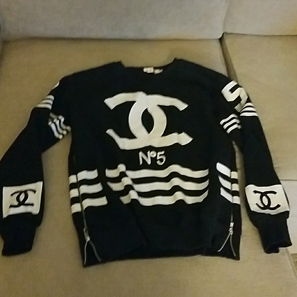 Sweatshirt