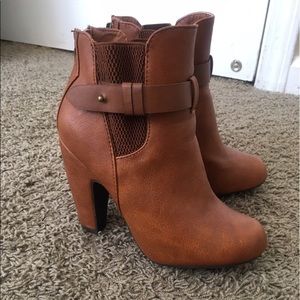 [SOLD] NEW DOLLHOUSE ANKLE BOOTS