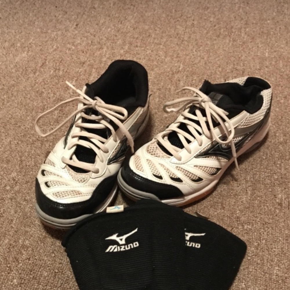 Volleyball package: Shoes- Women's 8.5 Kneepads- L - Picture 1 of 1