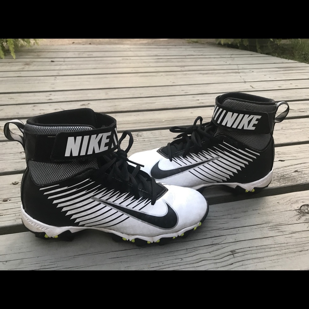 Youth sz 4 Nike cleats