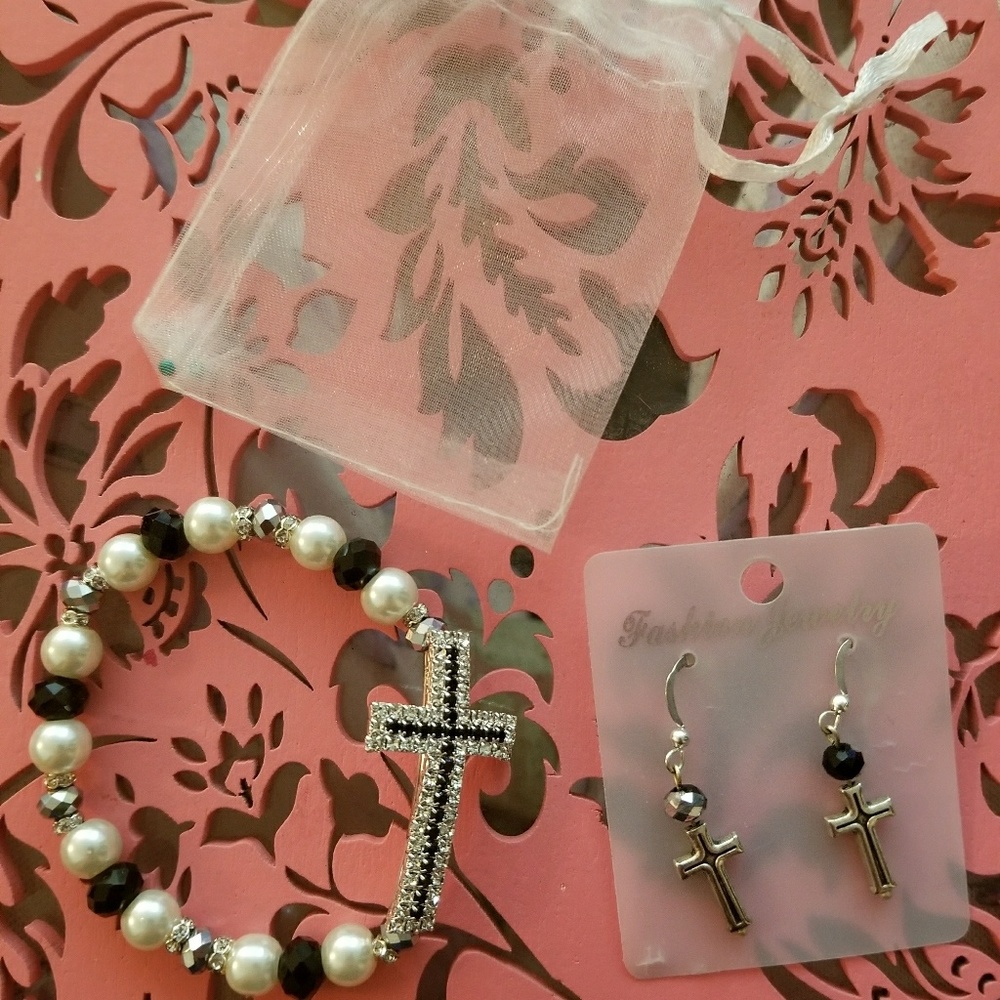 Bracelet and earring set