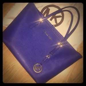 NOT FOR SALE 🚫🚫❌Michael Kors Jet Set Small Tote