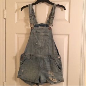 🎉🎉🎉 SOLD ✔️ Distressed Overalls