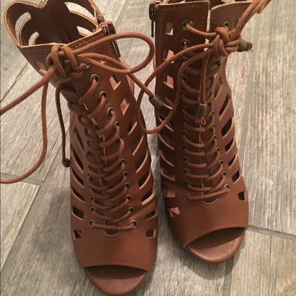 Lace up caged heeled sandals - Picture 3 of 8