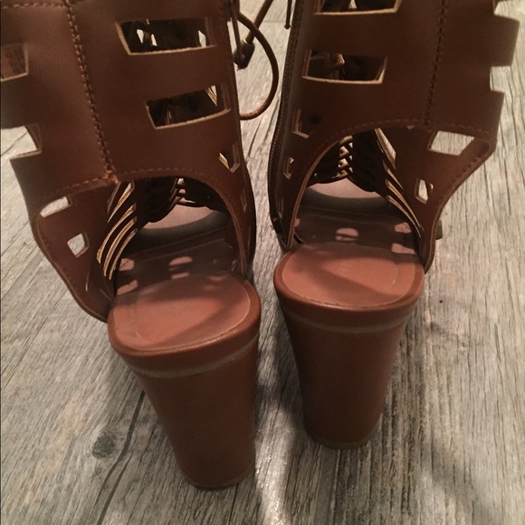 Lace up caged heeled sandals - Picture 4 of 8