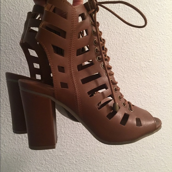 Lace up caged heeled sandals - Picture 2 of 8
