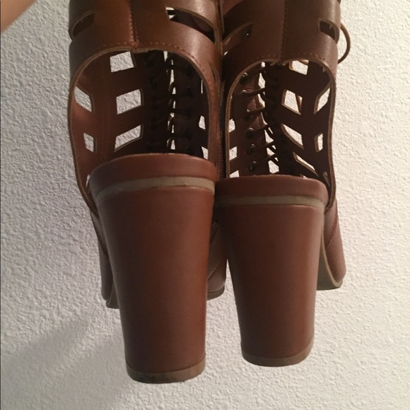 Lace up caged heeled sandals - Picture 5 of 8