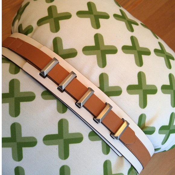 ⭐BCBG Leather Belt - Picture 4 of 5