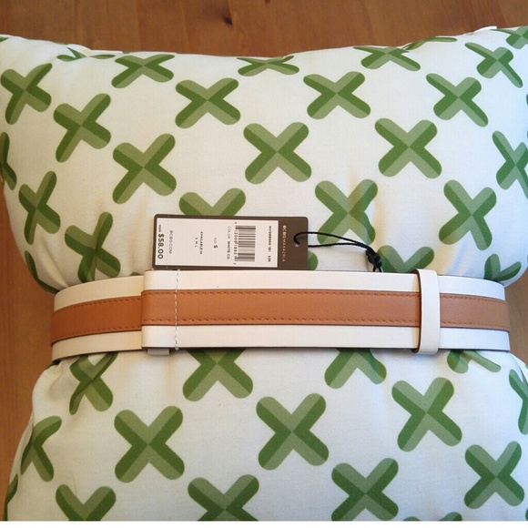 ⭐BCBG Leather Belt - Picture 3 of 5