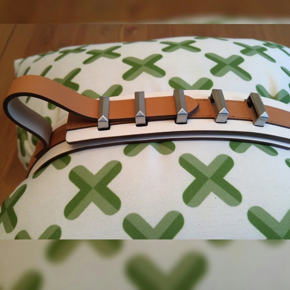 ⭐BCBG Leather Belt - Picture 5 of 5