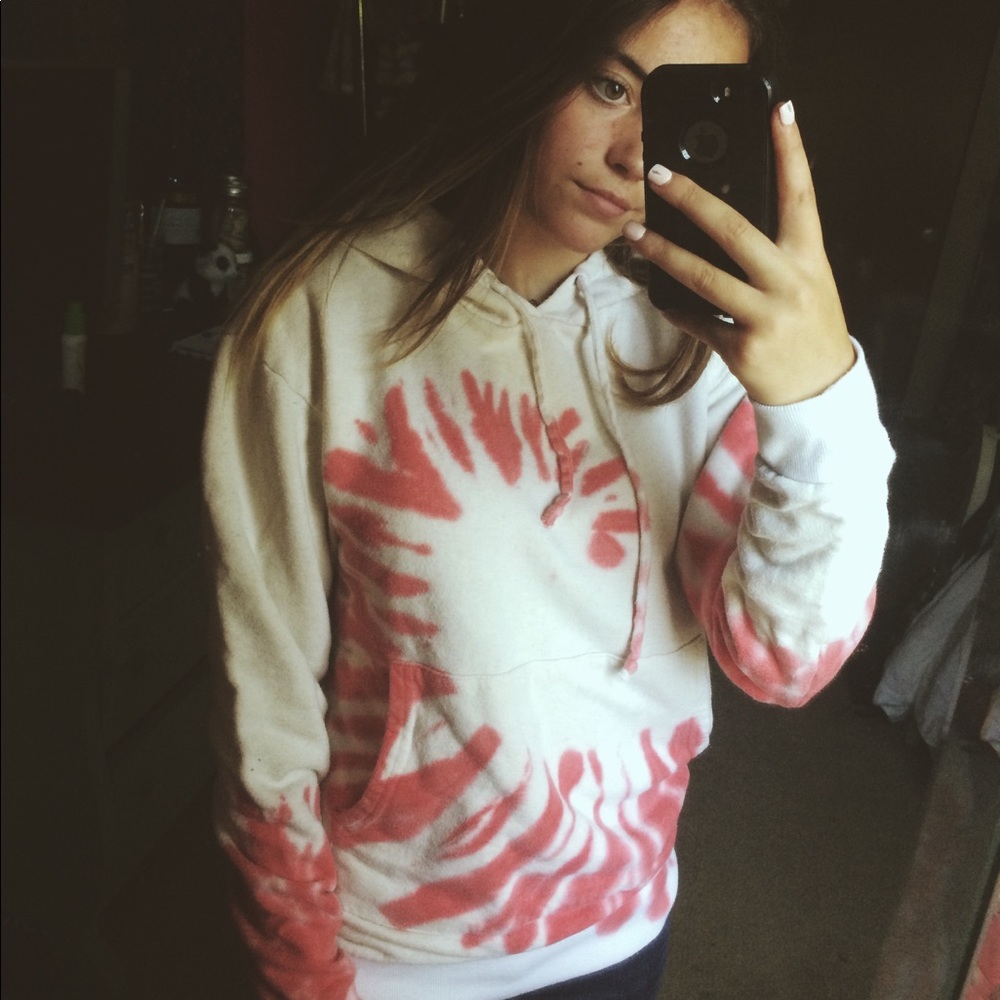TIE-DYE SWEATSHIRT