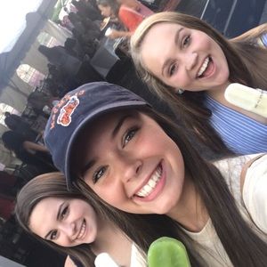 Meet your Posher, Chloe