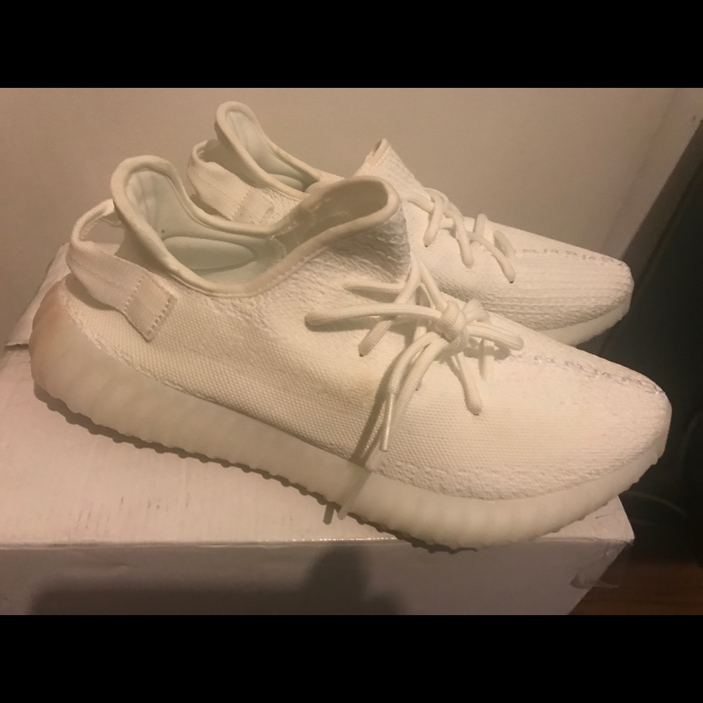 Yeezy 350 Boost creamy white. Size 11