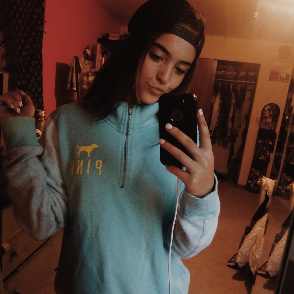 VS PINK HALF ZIP HOODIE