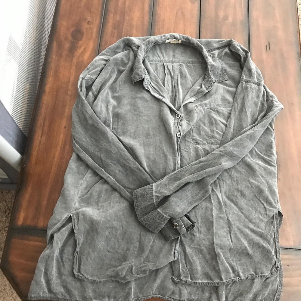 Grey hi low button up