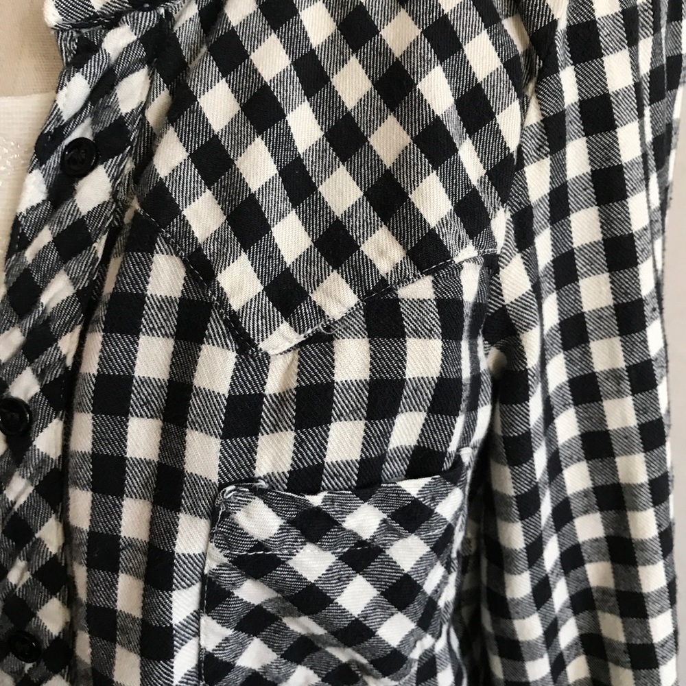 Splendid button down. - Picture 2 of 4