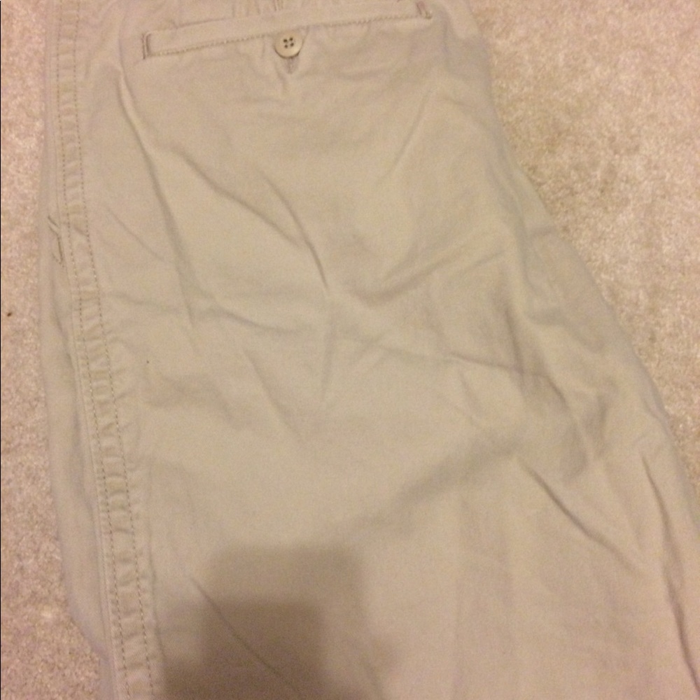 Men shorts missing button - Picture 3 of 3
