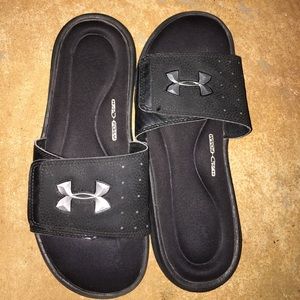 Black Under Armor slides