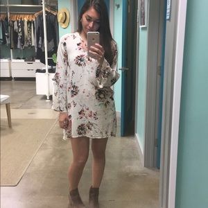 Long sleeved short dress