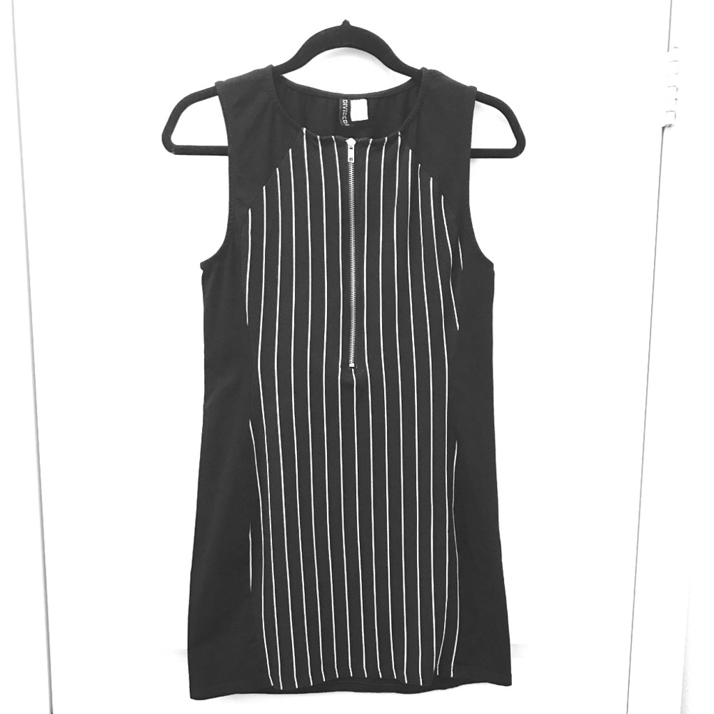 H&M Divided 🖤 Illusion Hourglass Striped Mini