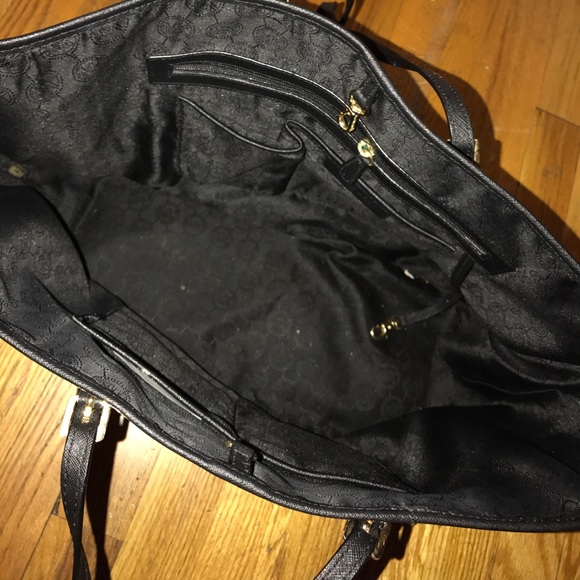 great condition (Authentic Micheal Kors tote) - Picture 2 of 3