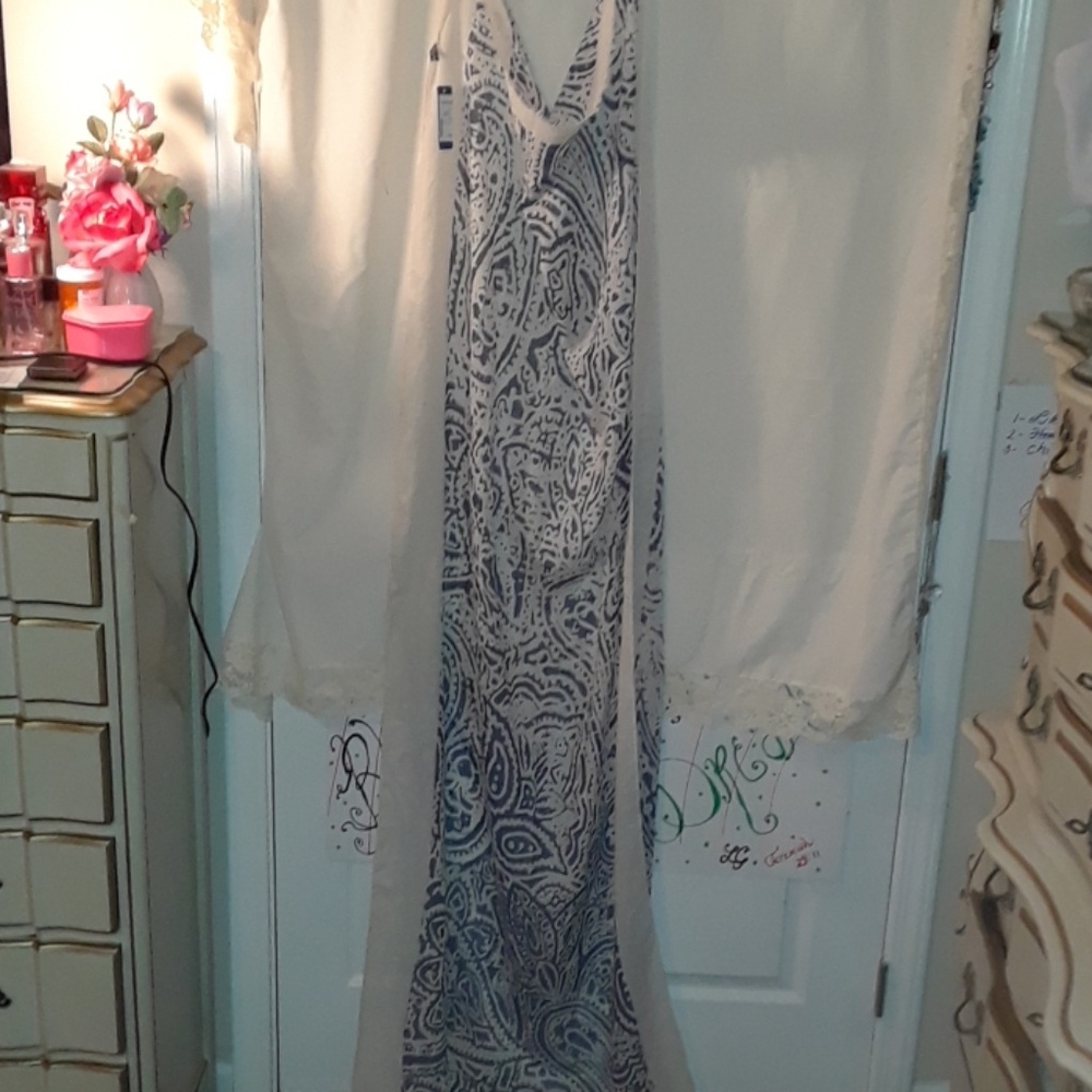 Scarf - Picture 2 of 7