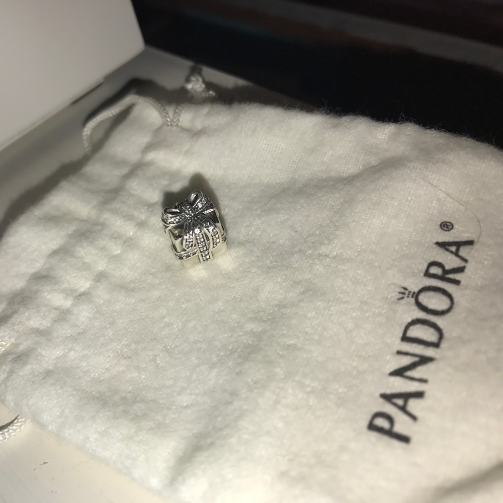 Pandora rhinestone present charm