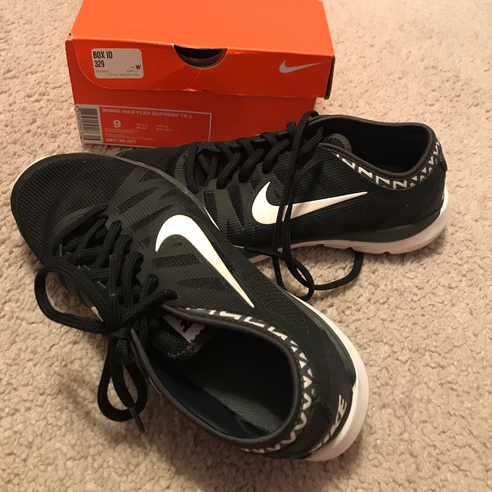 nike sneakers SOLD WITH BOX