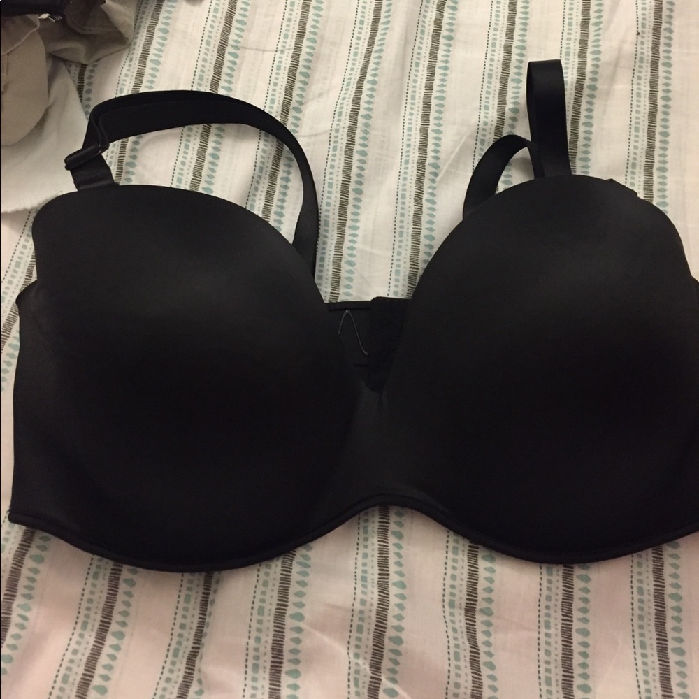 Cacique bra with removable straps.