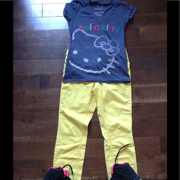 Women’s Hello Kitty tee - Picture 3 of 3