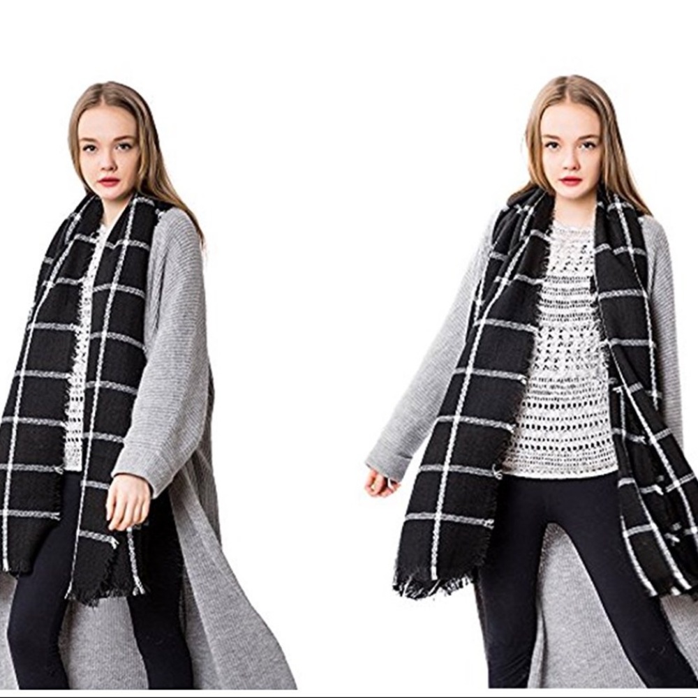 Black & White Blanket Scarf - Picture 3 of 6