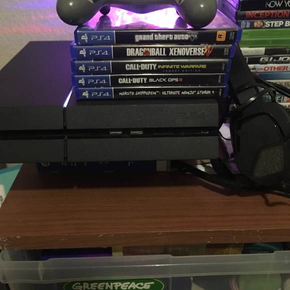 PS4 - Picture 2 of 2