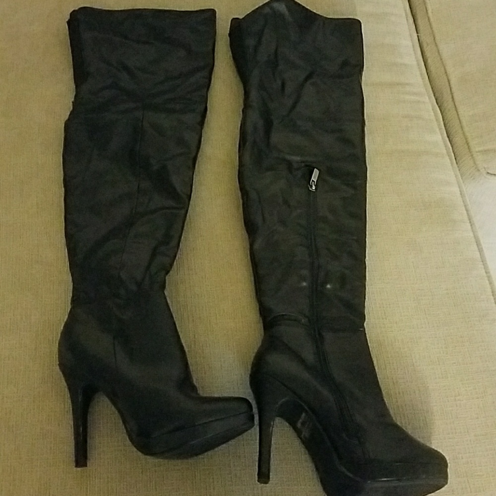 Black thigh boots