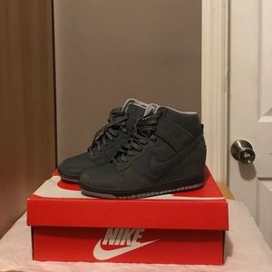Nike women's Dunk Ski Hi Grey size 6.5