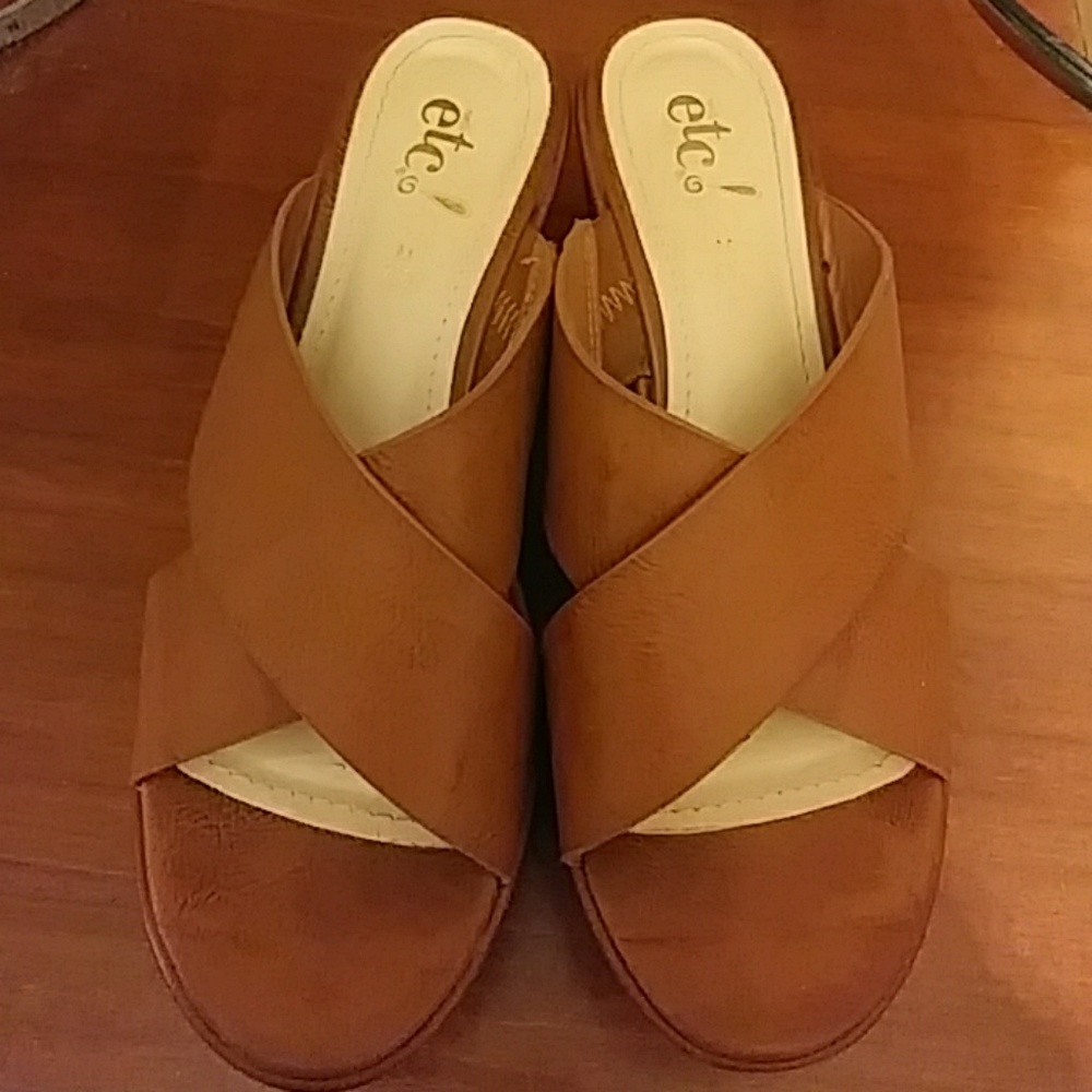 "ETC!" BROWN WEDGES SIZE M 7/8