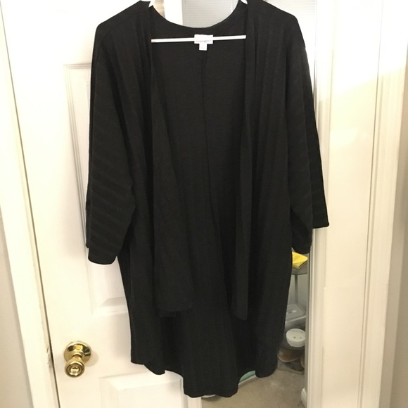 LuLaRoe Tops - SOLID BLACK Lularoe Lindsay Kimono