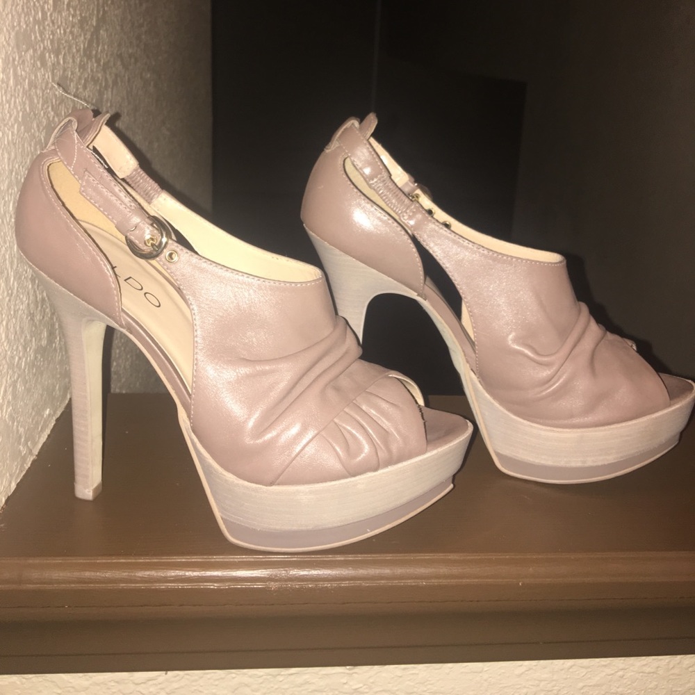 Aldo leather taupe heels
