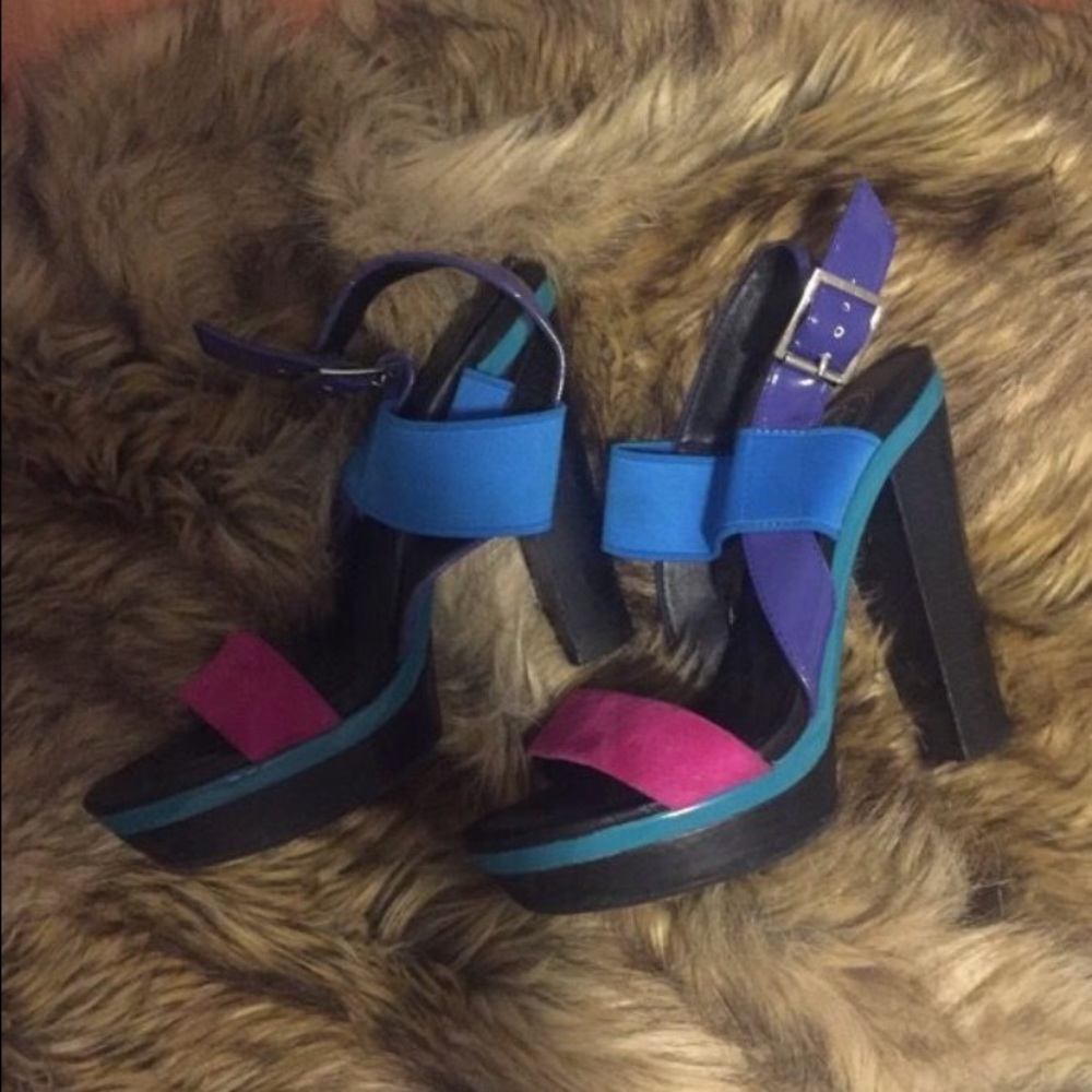 Heels - Picture 2 of 4