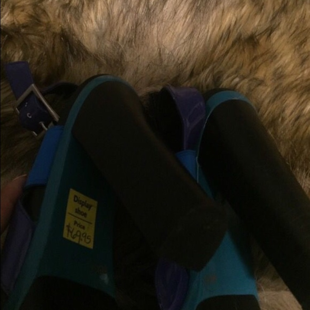 Heels - Picture 3 of 4