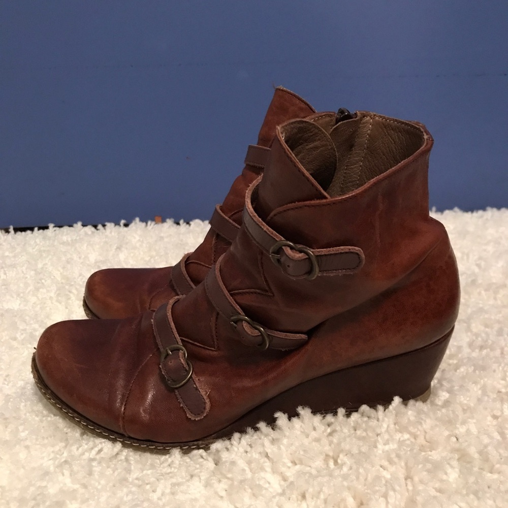 Boots - Picture 2 of 3