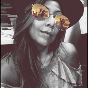 Meet your Posher, Modesty