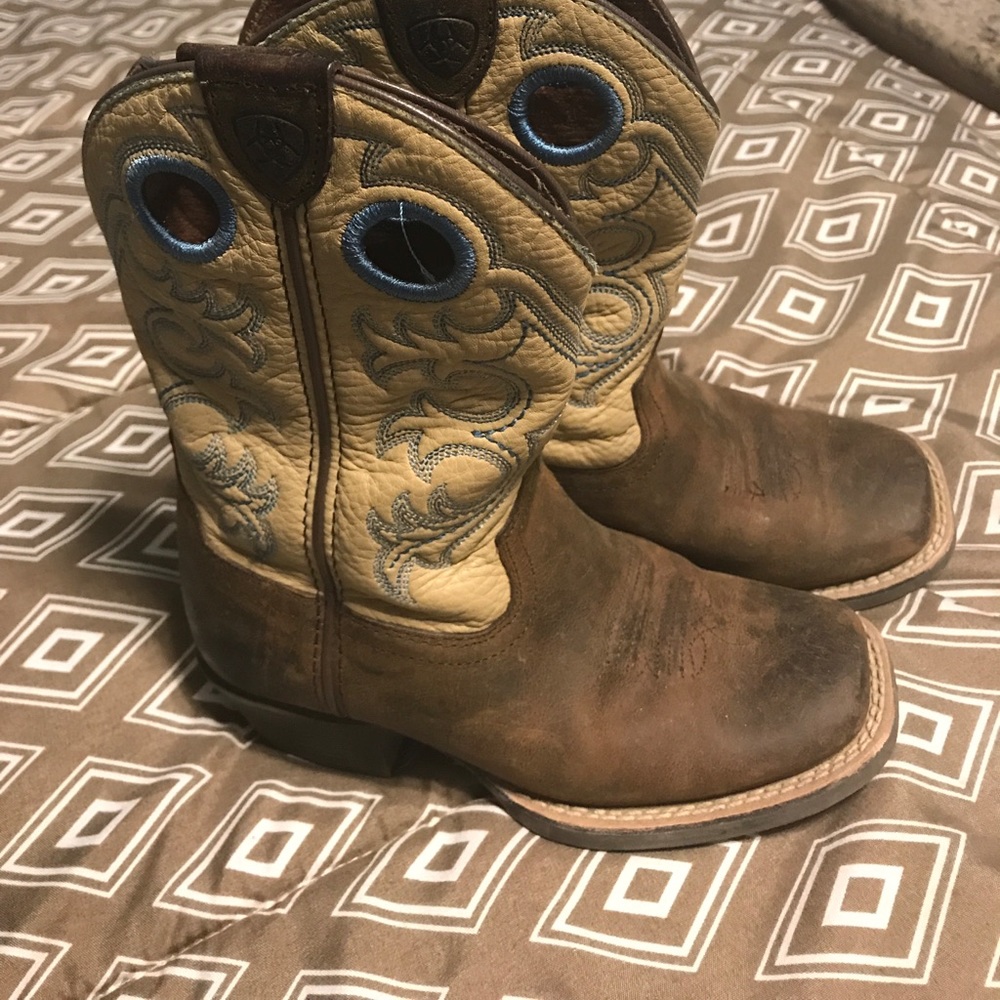 Ariat boy boots 11.5
