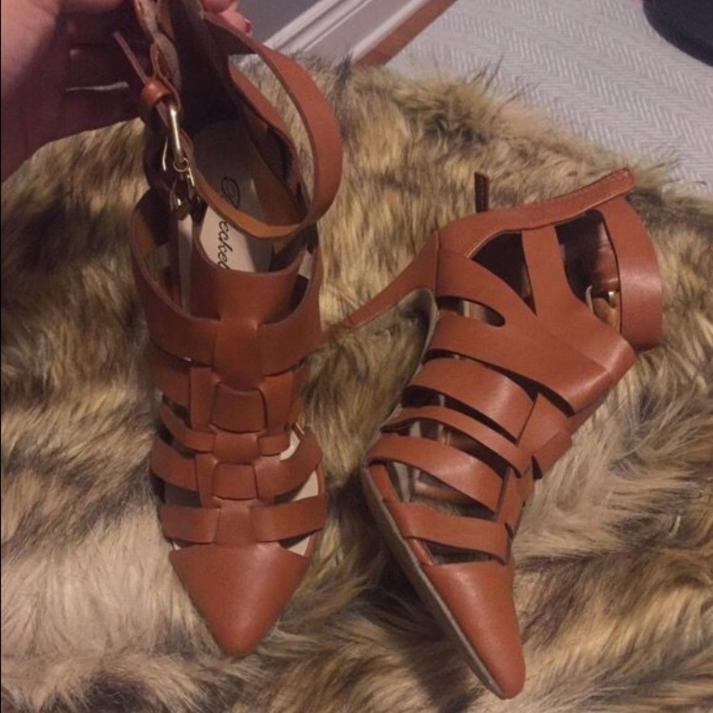 Tan heel boot