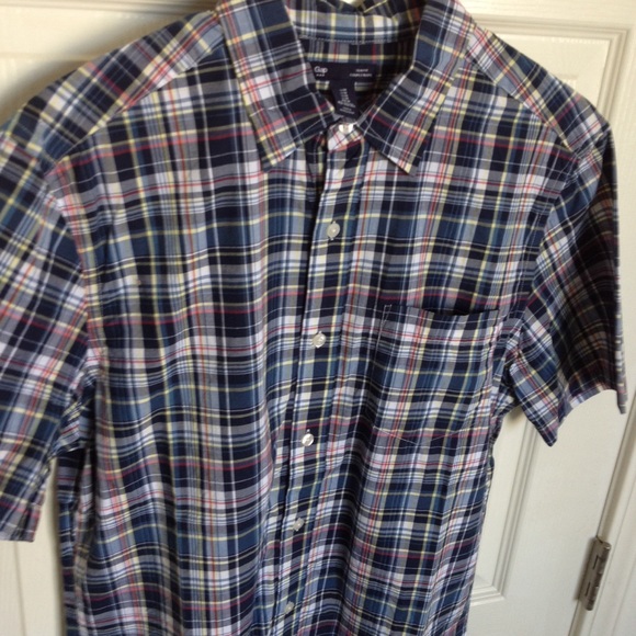 NWOT GAP Button Down - Picture 5 of 5