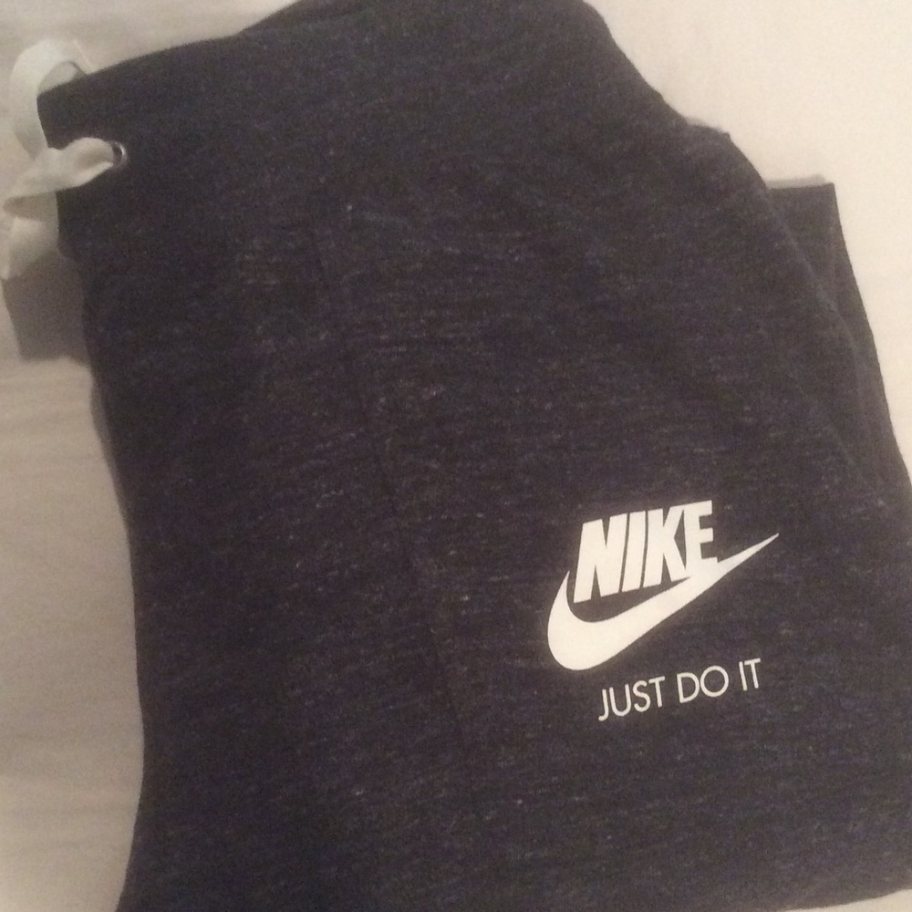 Nike Urban Outfitters Gym Capri Jogger Pant - Picture 5 of 5