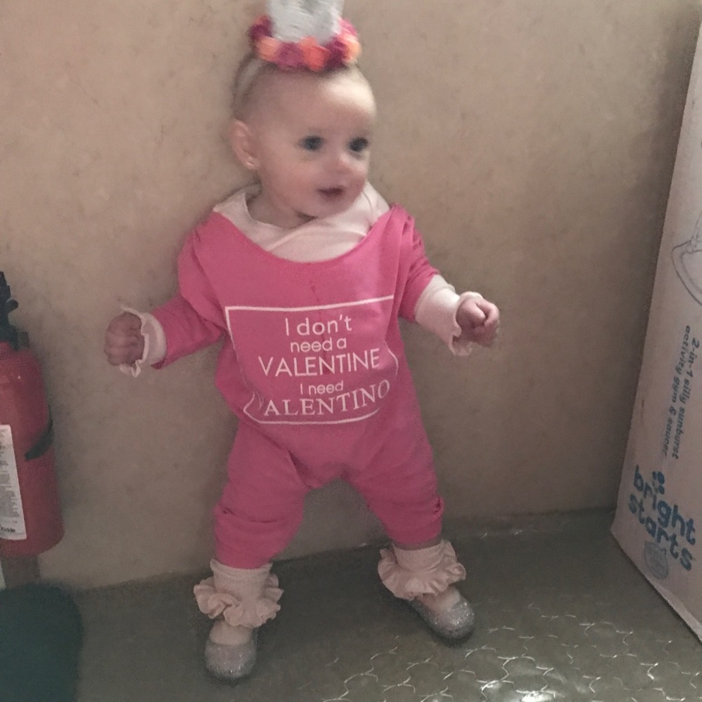 Pink jumper disinter insp very cute