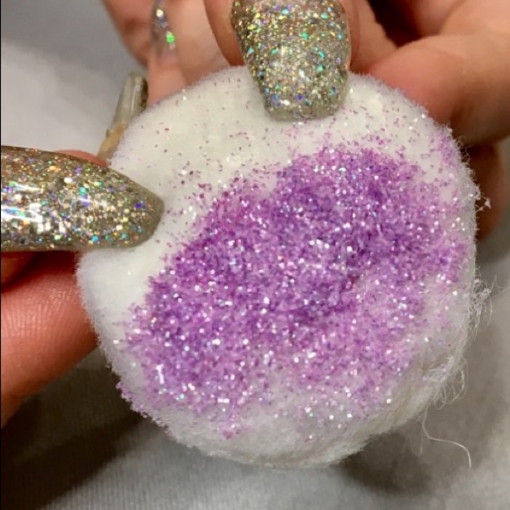 GLITTER! - Picture 3 of 3